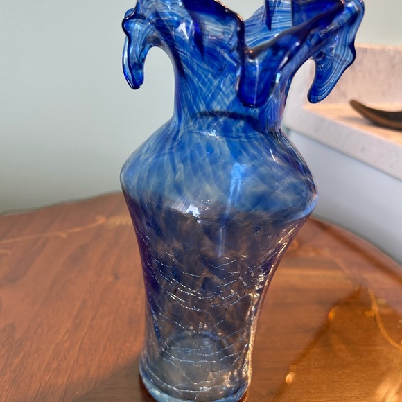 Cobalt blue art glass ruffle edge, crackle vase, USA, fourth July, patriotic - Picture 7 of 9